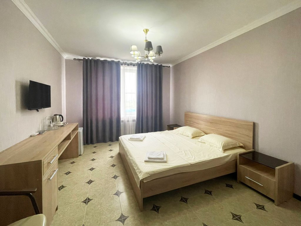 Номер комфорт с 1 двуспальной кроватью (с завтраком)